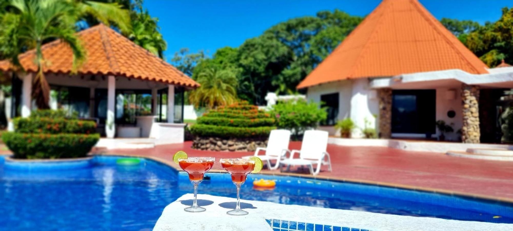 Mia Nueva Gorgona Hotel Екстериор снимка