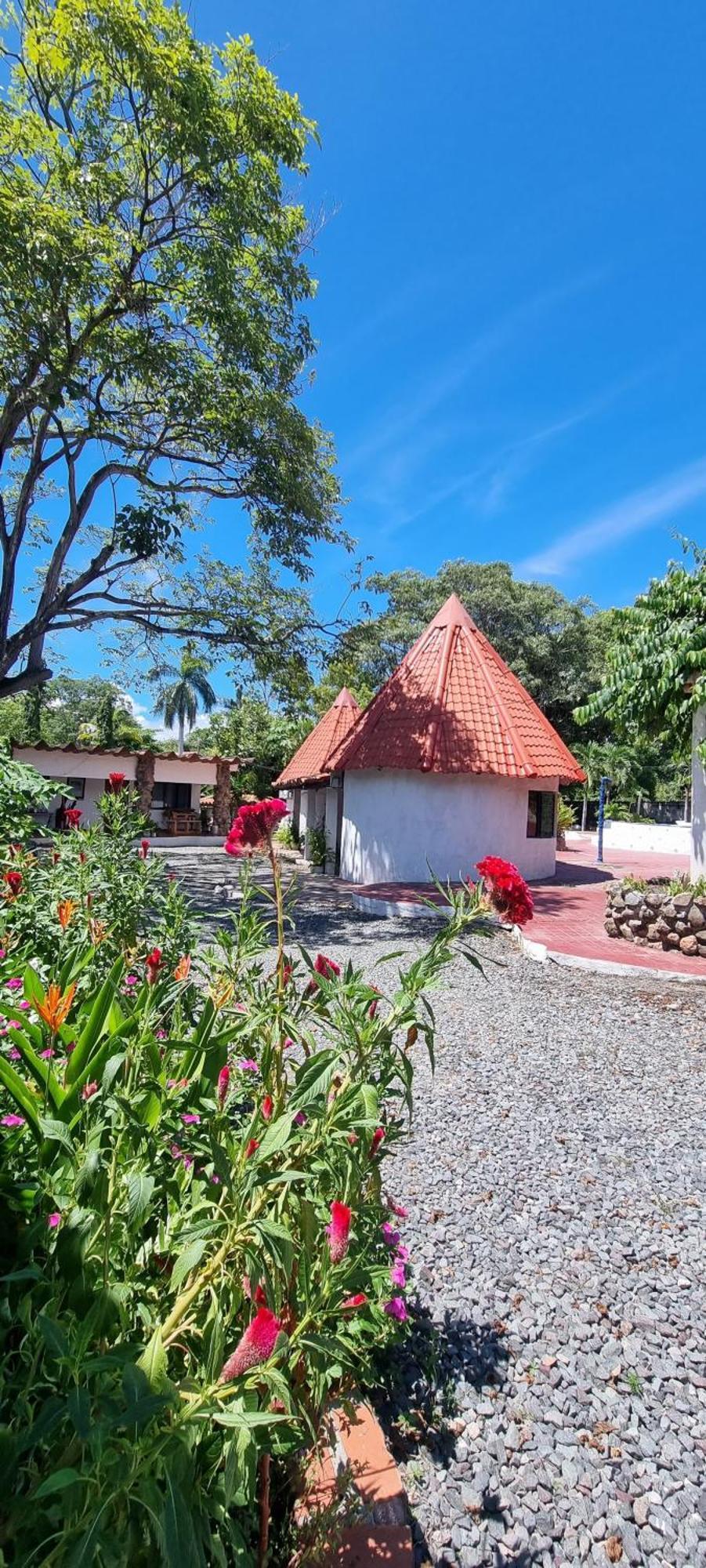 Mia Nueva Gorgona Hotel Екстериор снимка